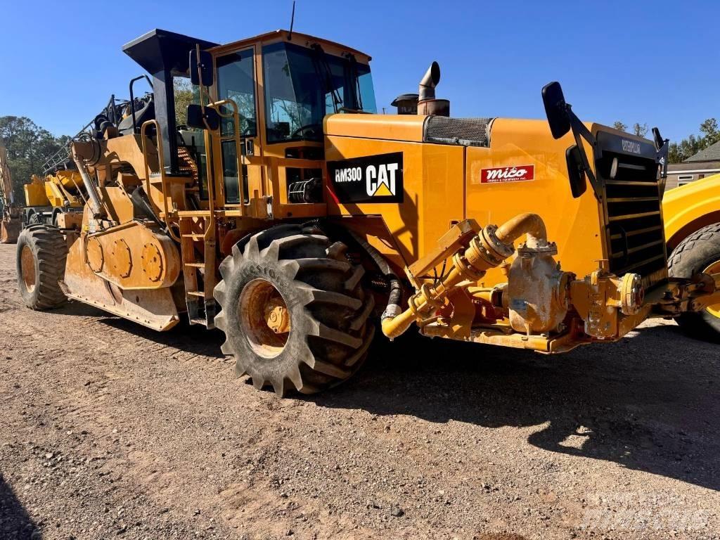 CAT RM 300 Asphalt Recycling Equipment