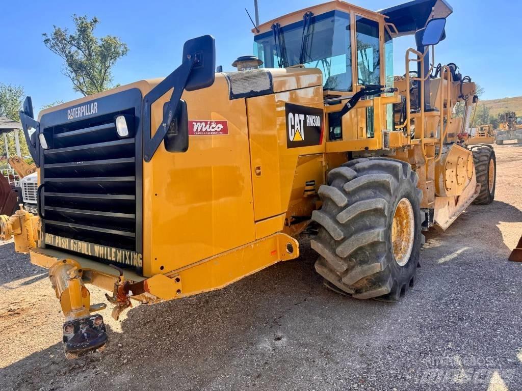 CAT RM 300 Asphalt Recycling Equipment