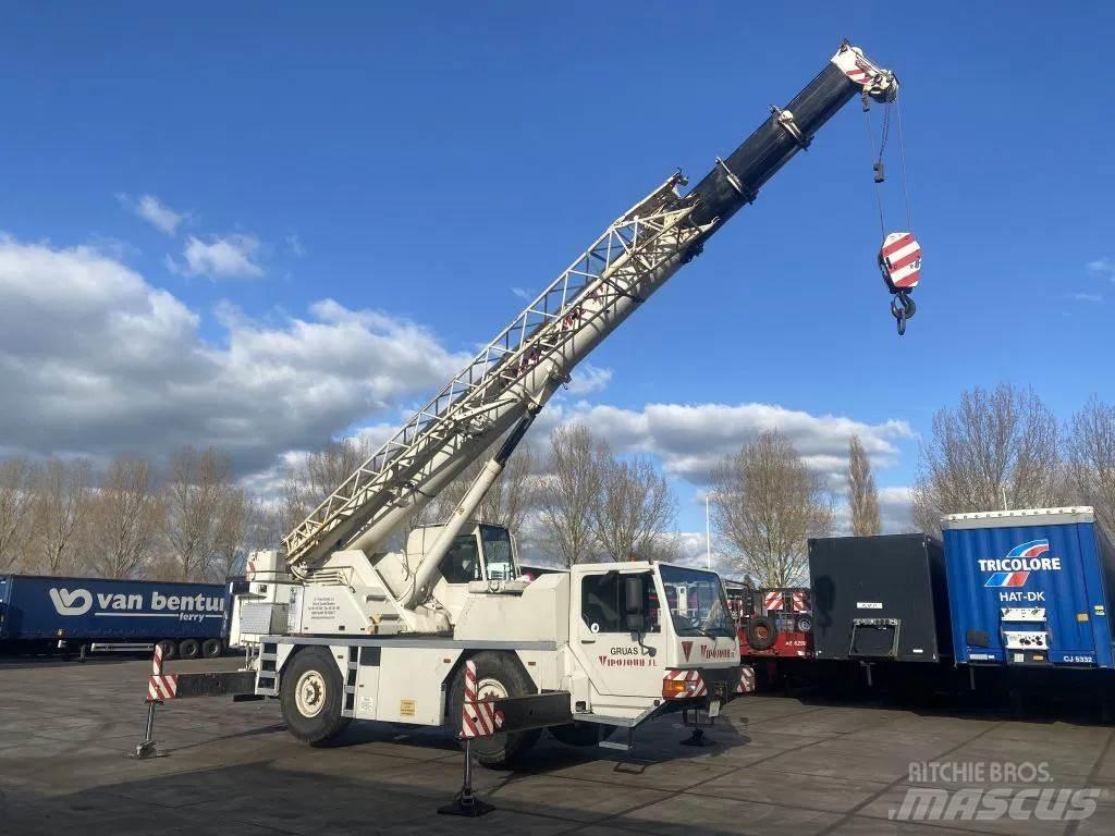 Liebherr LTM1030 Mobile and all terrain cranes