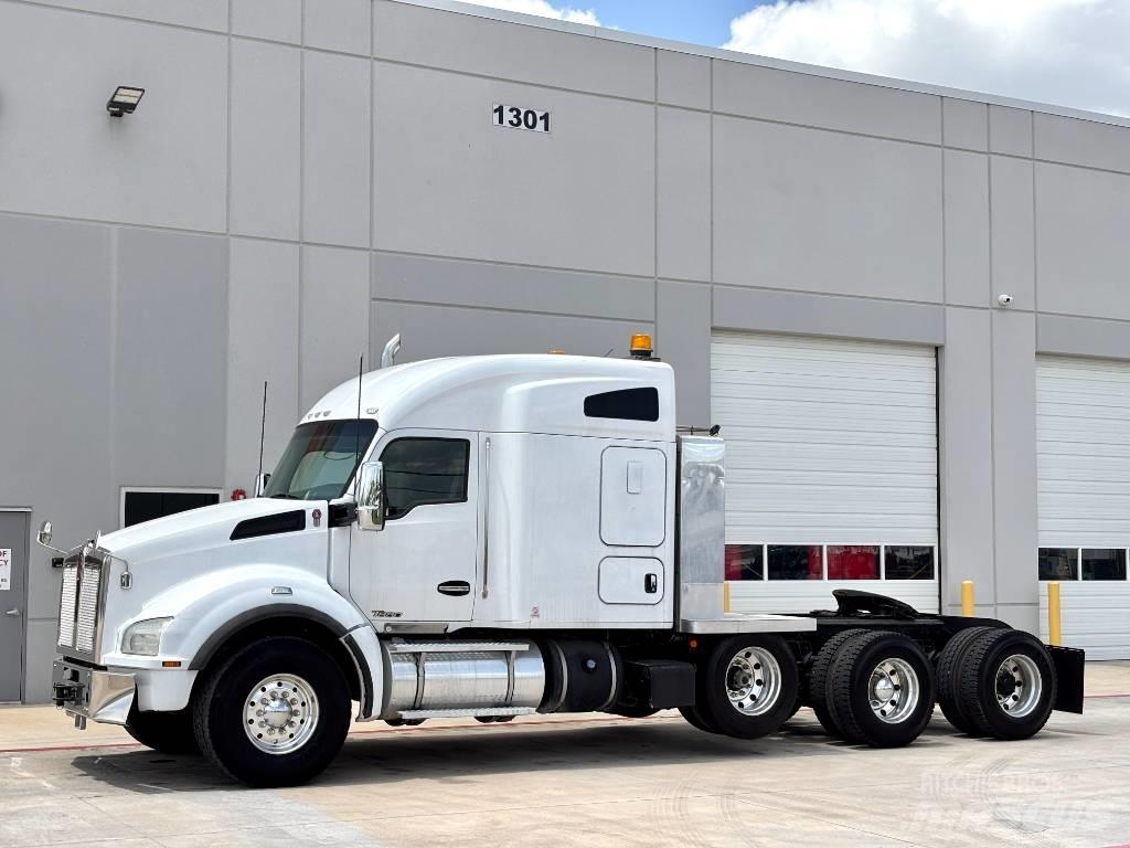 Kenworth T 880 Conventional Trucks / Tractor Trucks