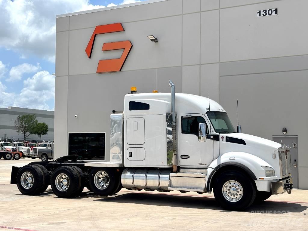 Kenworth T 880 Conventional Trucks / Tractor Trucks