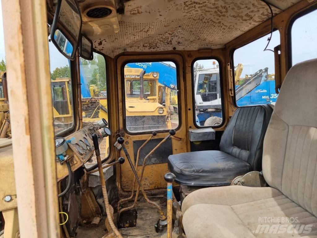 CAT T 130 Crawler dozers