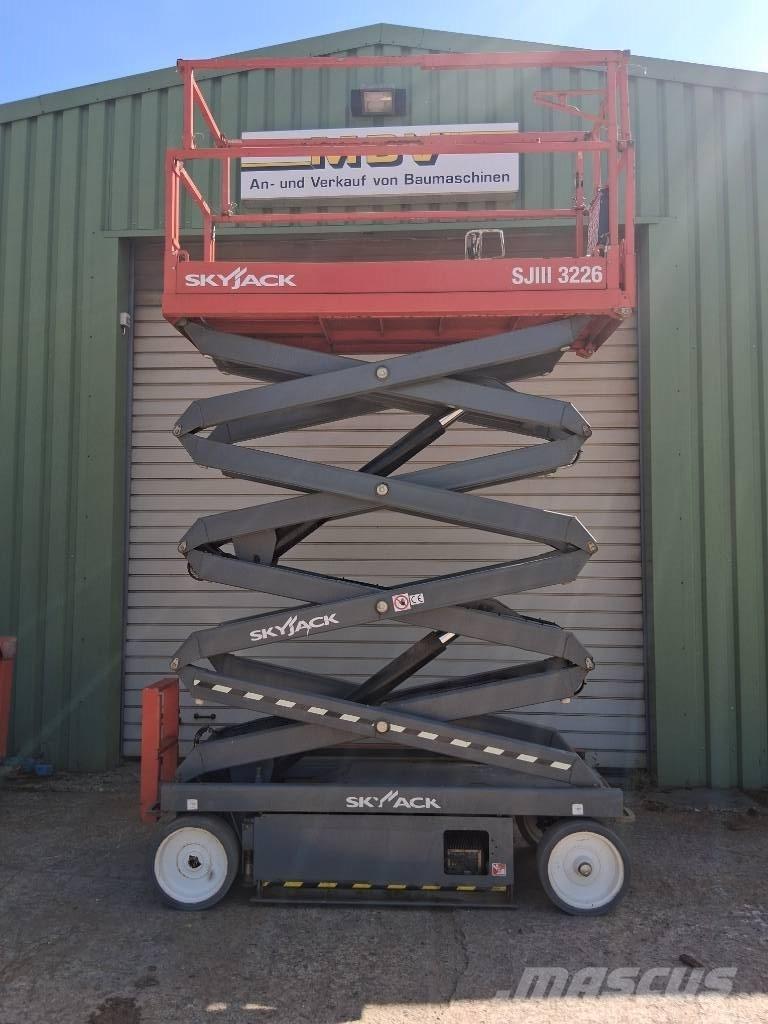 SkyJack SJ III 3226 Scissor Lifts