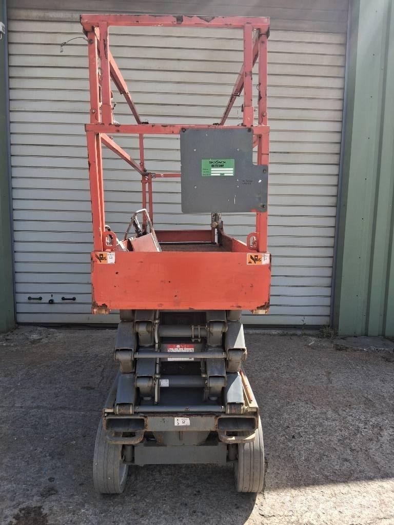 SkyJack SJ III 3226 Scissor Lifts
