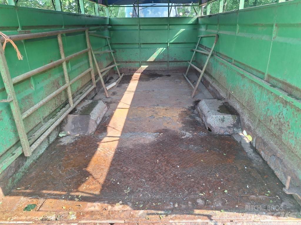 Record DW5 Livestock Trailers