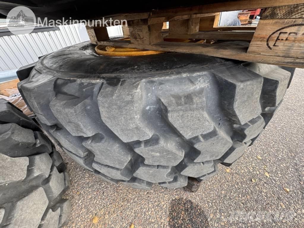Trelleborg EMR1030 Tires, wheels and rims
