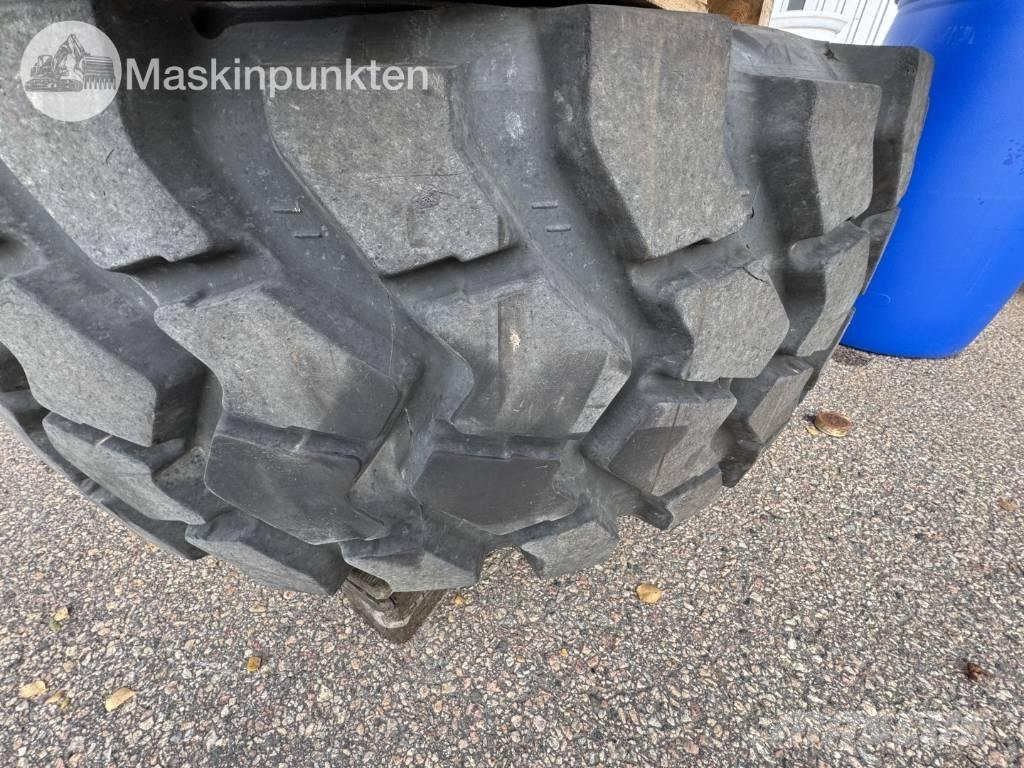 Trelleborg EMR1030 Tires, wheels and rims