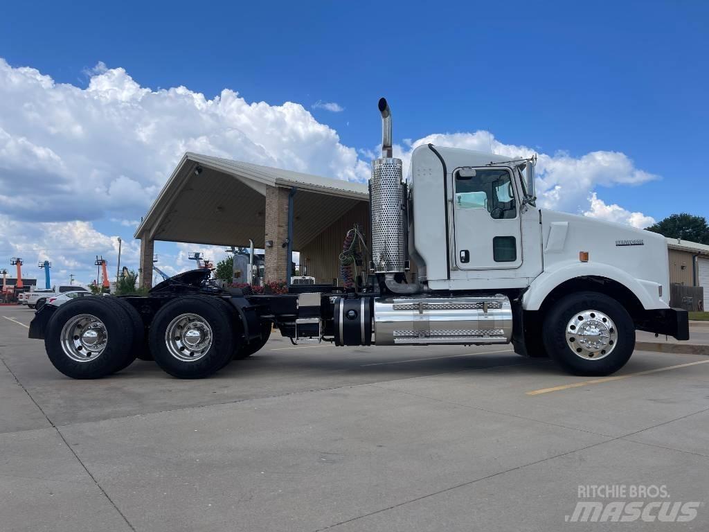 Kenworth T 800 Conventional Trucks / Tractor Trucks