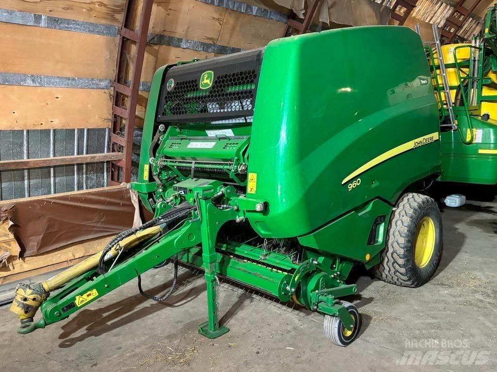John Deere 960 Round Balers
