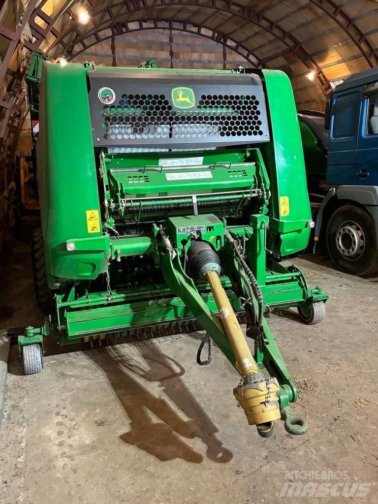John Deere 960 Round Balers