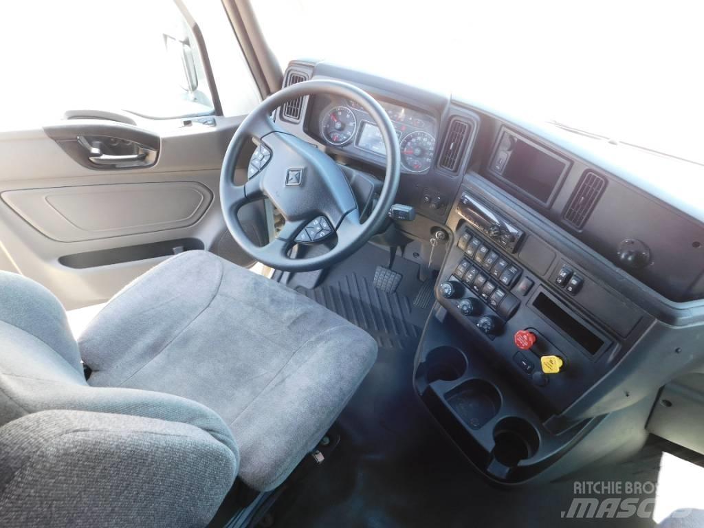 International LT 625 Conventional Trucks / Tractor Trucks
