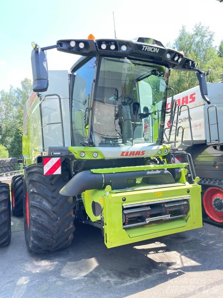 CLAAS TRION 750 Combine Harvesters
