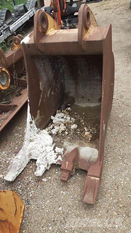 Liebherr R912 Buckets