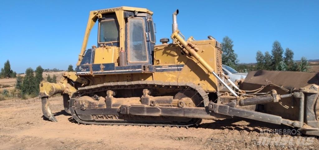 Komatsu D 85 E-21 Crawler dozers