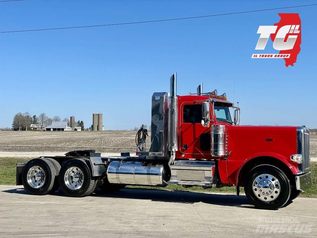 Peterbilt 389 Conventional Trucks / Tractor Trucks