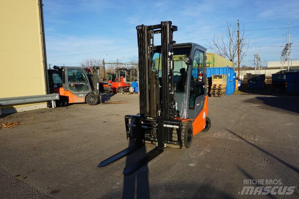 Toyota 9FBM35T Electric Forklifts