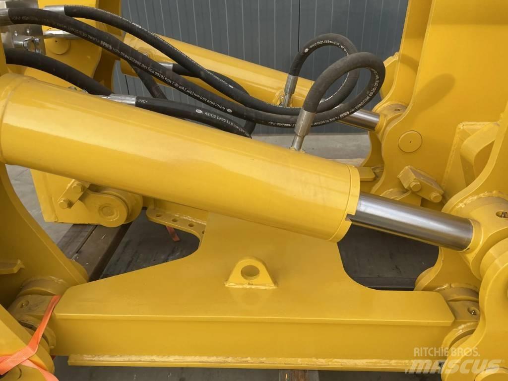 Komatsu D85 Rippers