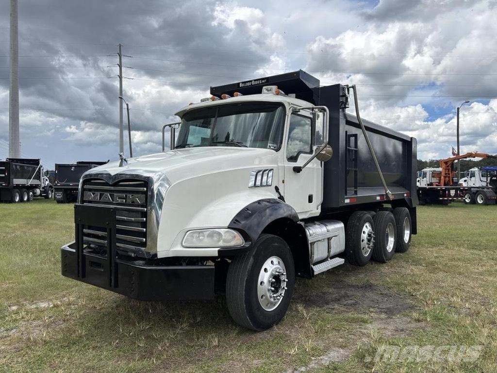 Mack GRANITE GU813 Dump Trucks