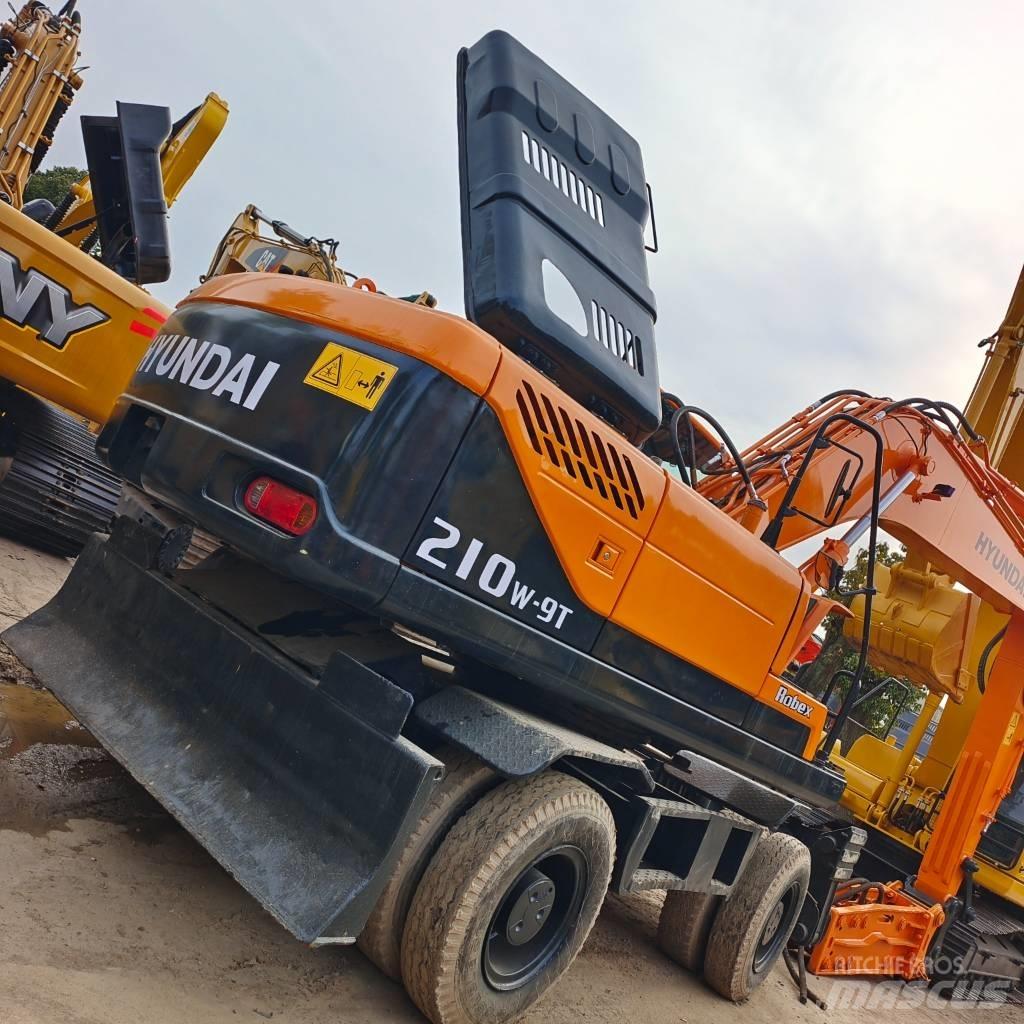 Hyundai 210W-9 Wheeled Excavators
