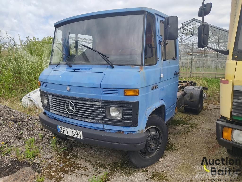 Mercedes-Benz 608 Cab & Chassis Trucks