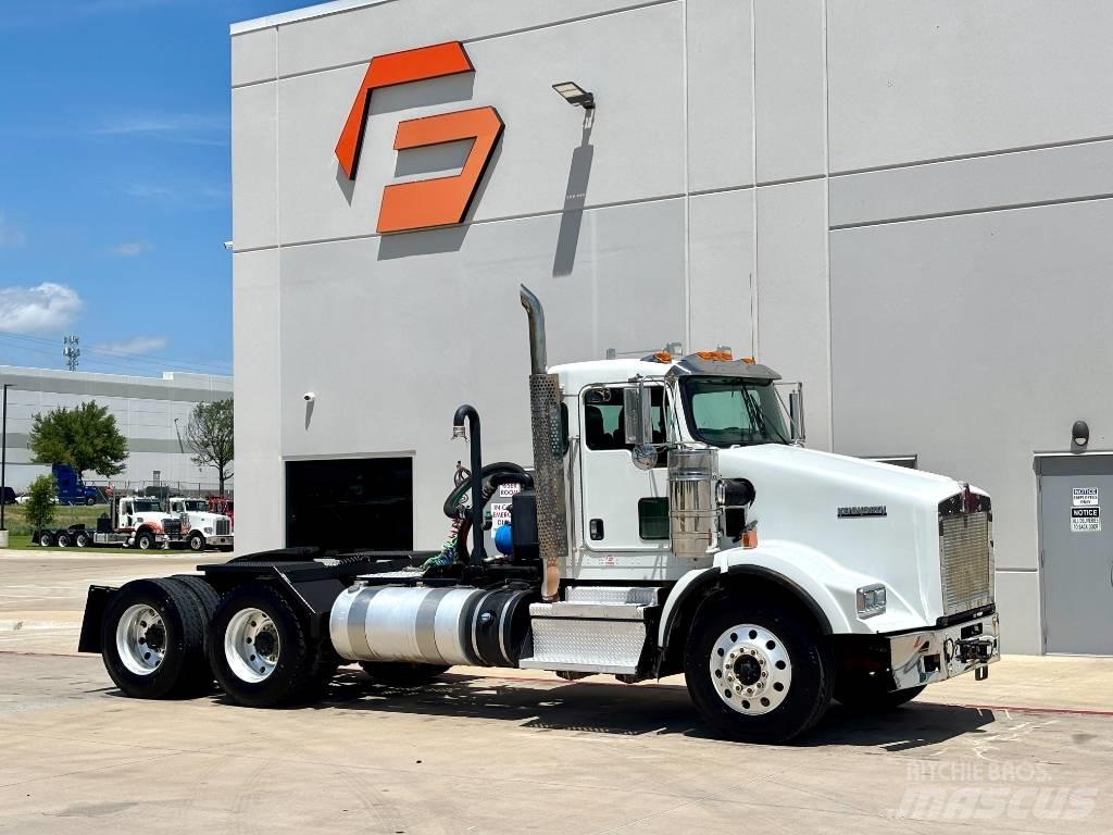 Kenworth T 800 Conventional Trucks / Tractor Trucks