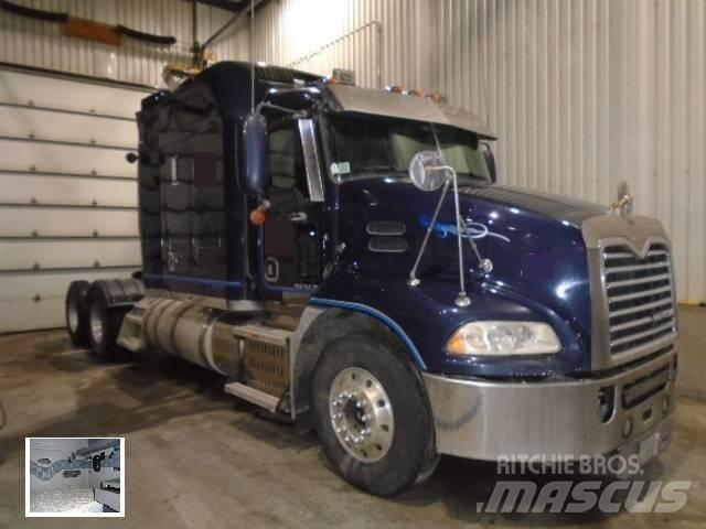 Mack CXU 613 Conventional Trucks / Tractor Trucks