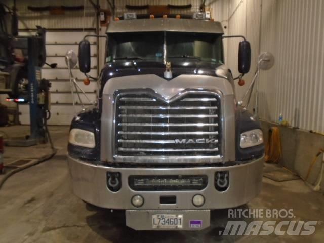 Mack CXU 613 Conventional Trucks / Tractor Trucks