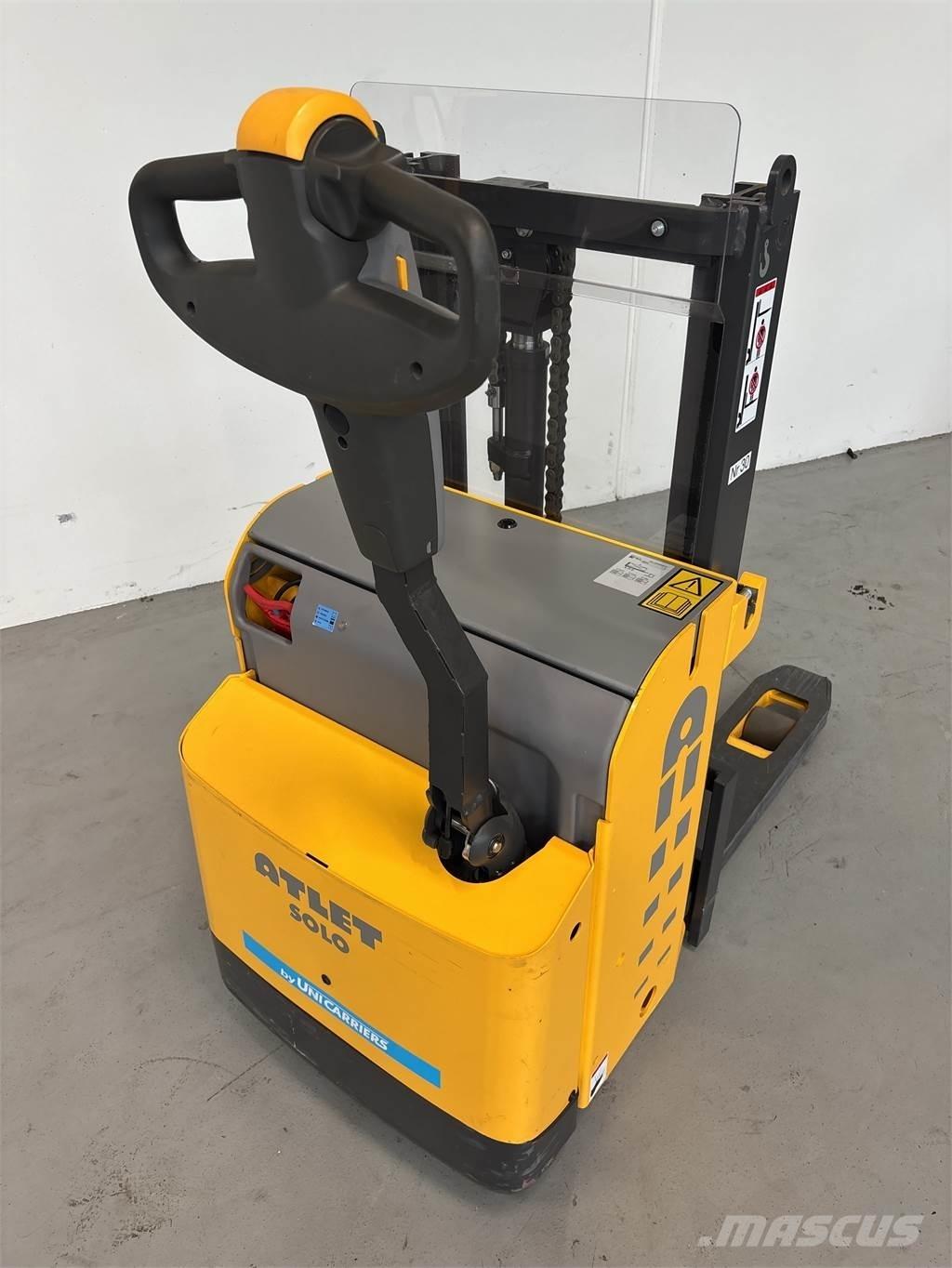 Atlet PSL125 Pedestrian stacker