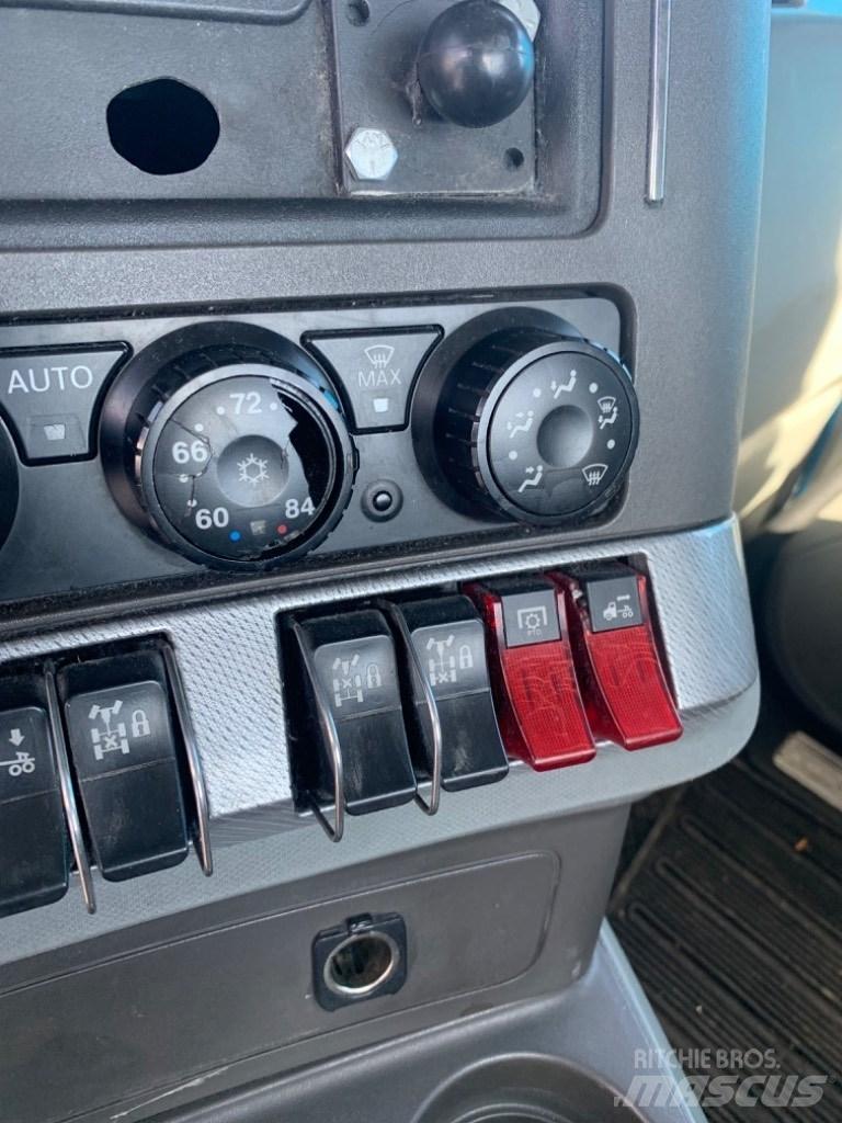 Kenworth T-880 Conventional Trucks / Tractor Trucks