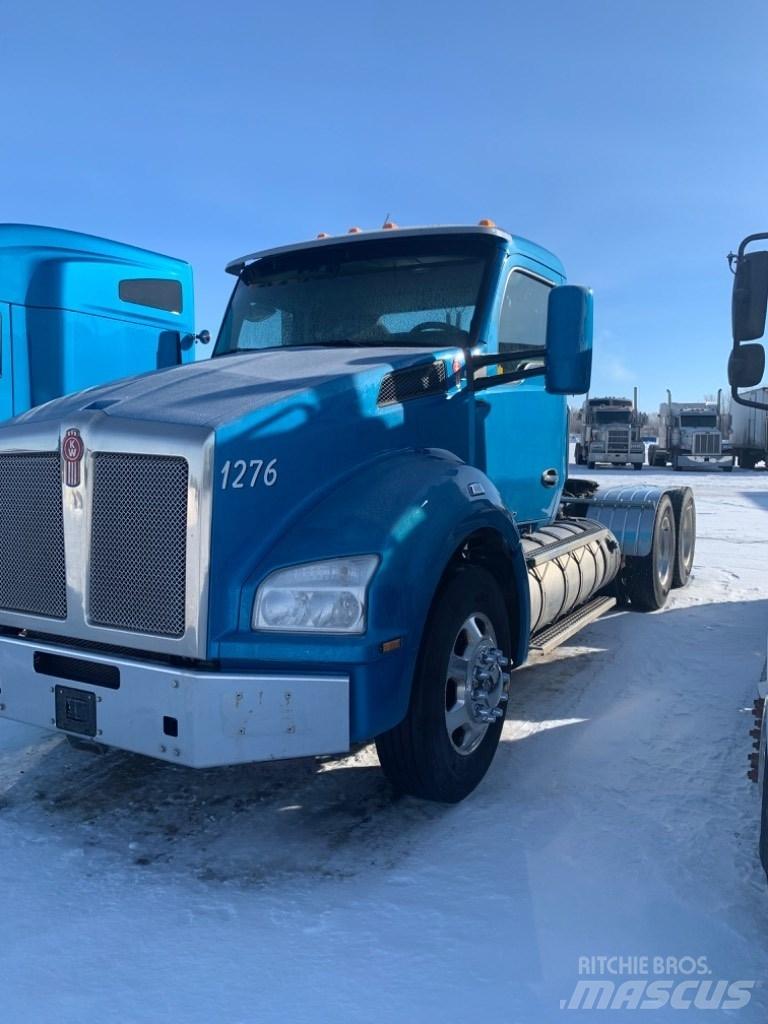 Kenworth T-880 Conventional Trucks / Tractor Trucks