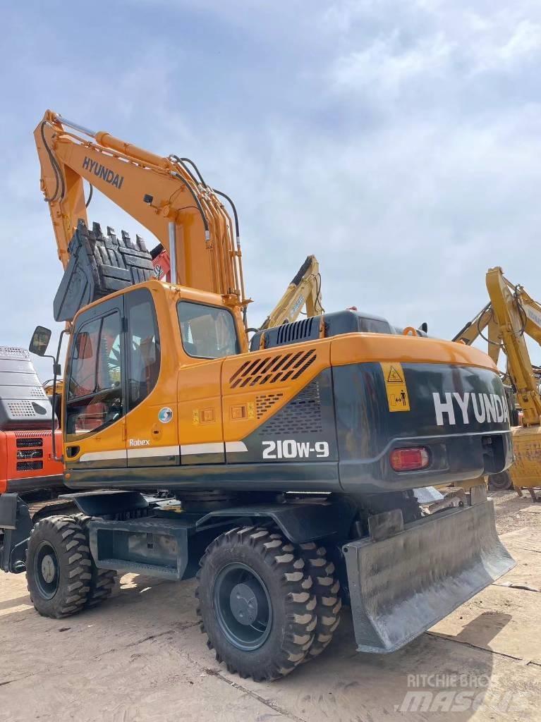 Hyundai R210W-9 Wheeled Excavators