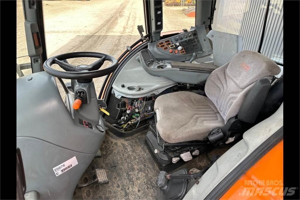 Valtra N142 Tractors