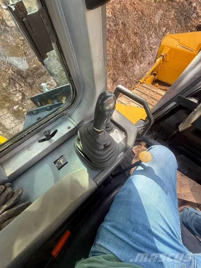 Komatsu D 65 EX 12 Crawler dozers