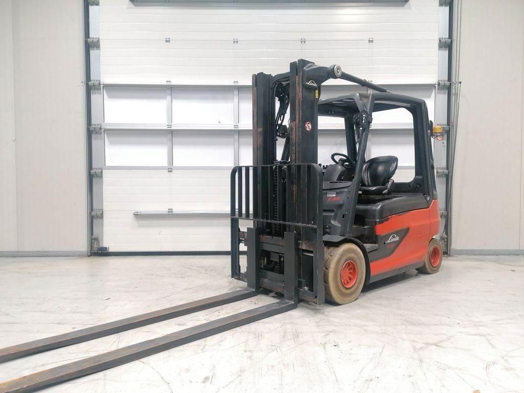 Linde E30L-01 Electric Forklifts