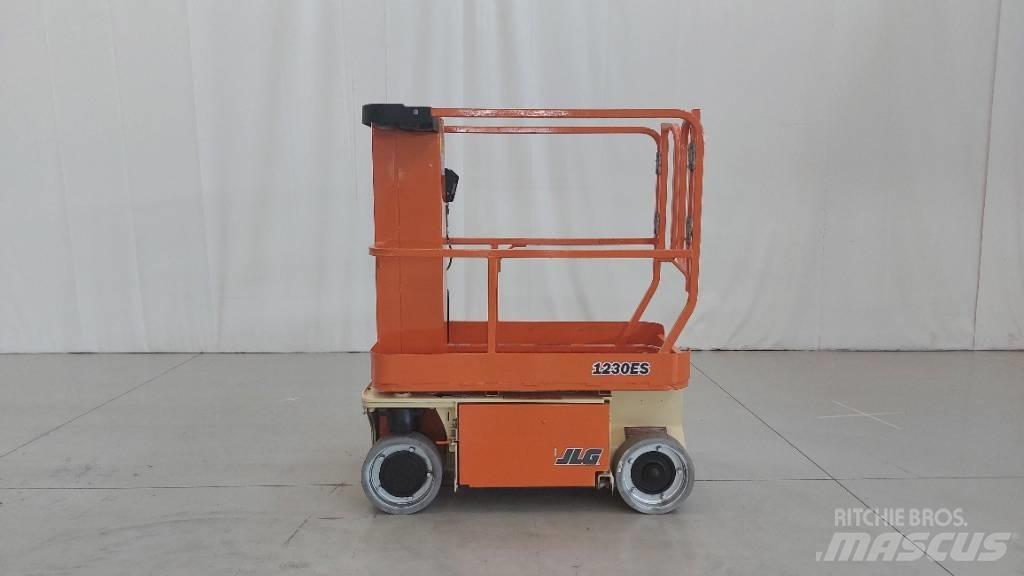 JLG 1230 ES Scissor Lifts