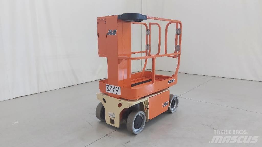 JLG 1230 ES Scissor Lifts