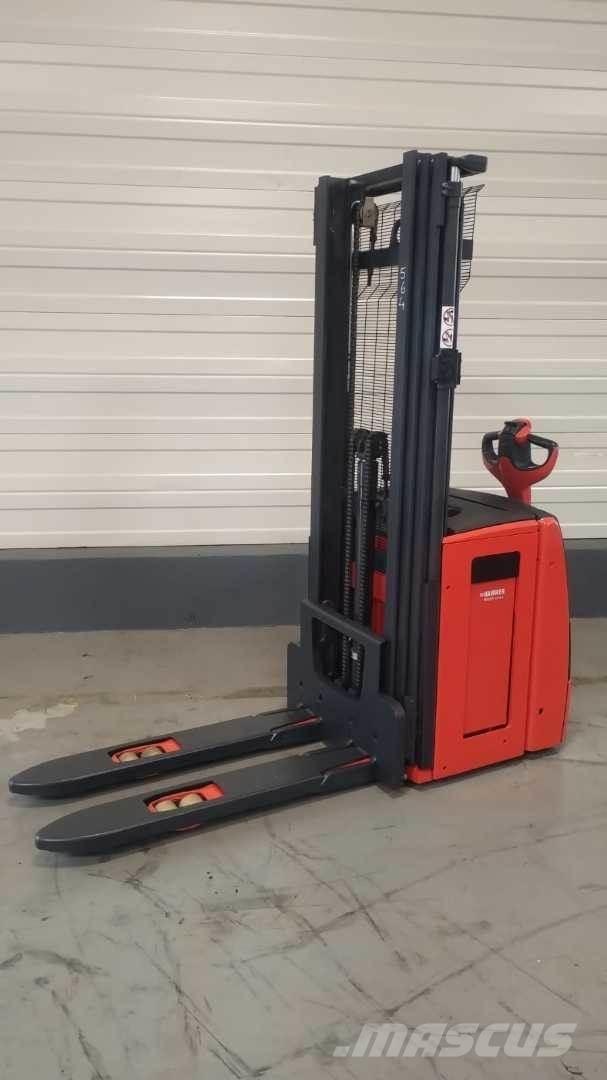 Linde L14 Self Propelled Stackers