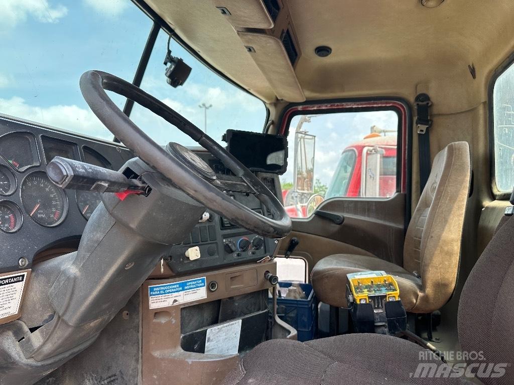 Mack Granite GU 813 Other Trucks