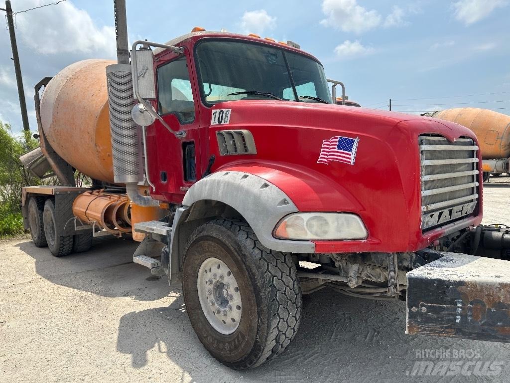 Mack Granite GU 813 Other Trucks