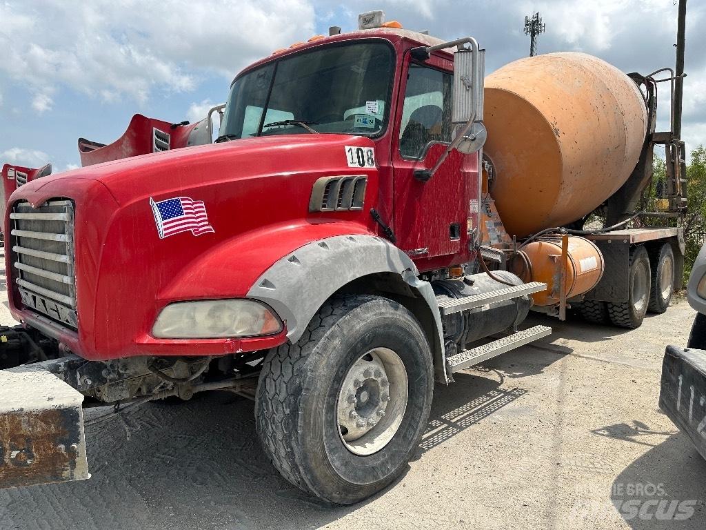 Mack Granite GU 813 Other Trucks