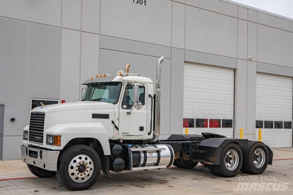 Mack Pinnacle Conventional Trucks / Tractor Trucks