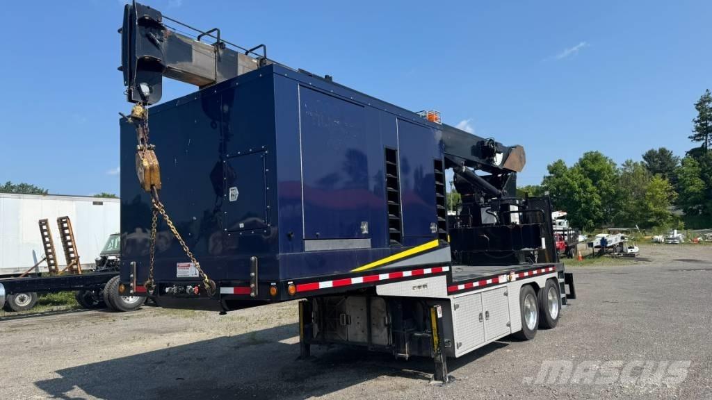 National 880C Boom / Crane / Bucket Trucks