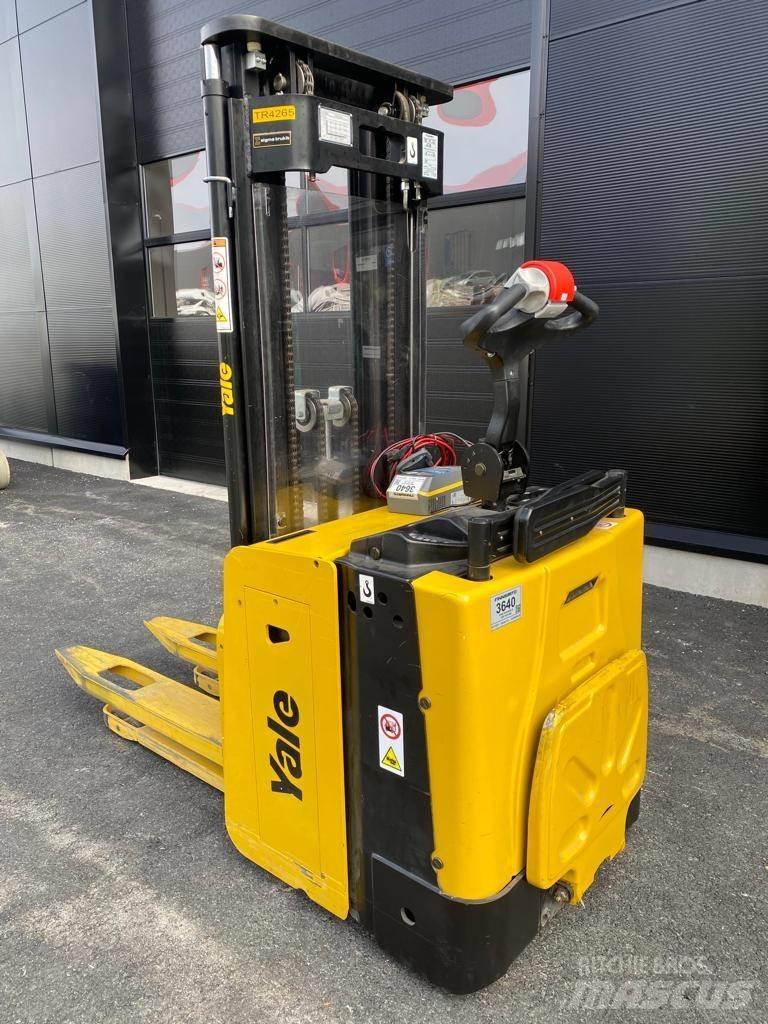 Yale MS15X Self Propelled Stackers