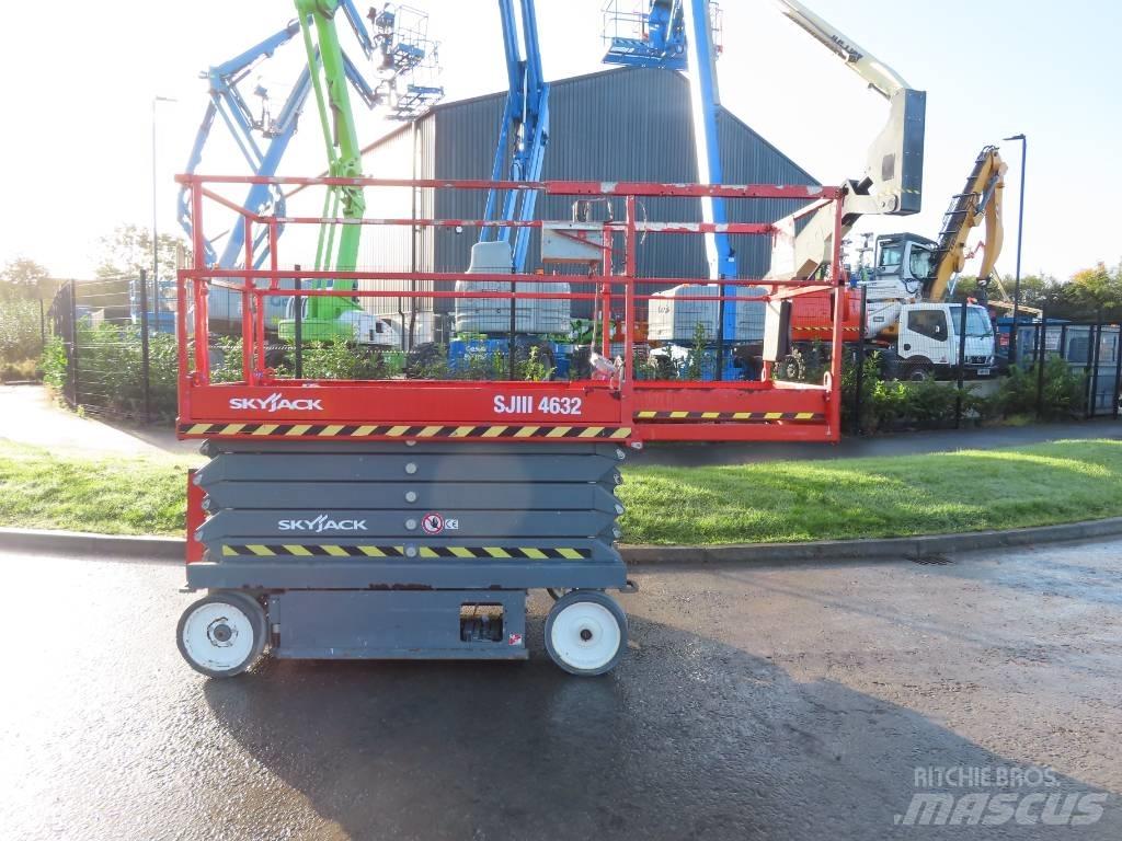 SkyJack SJ III 4632 Scissor Lifts