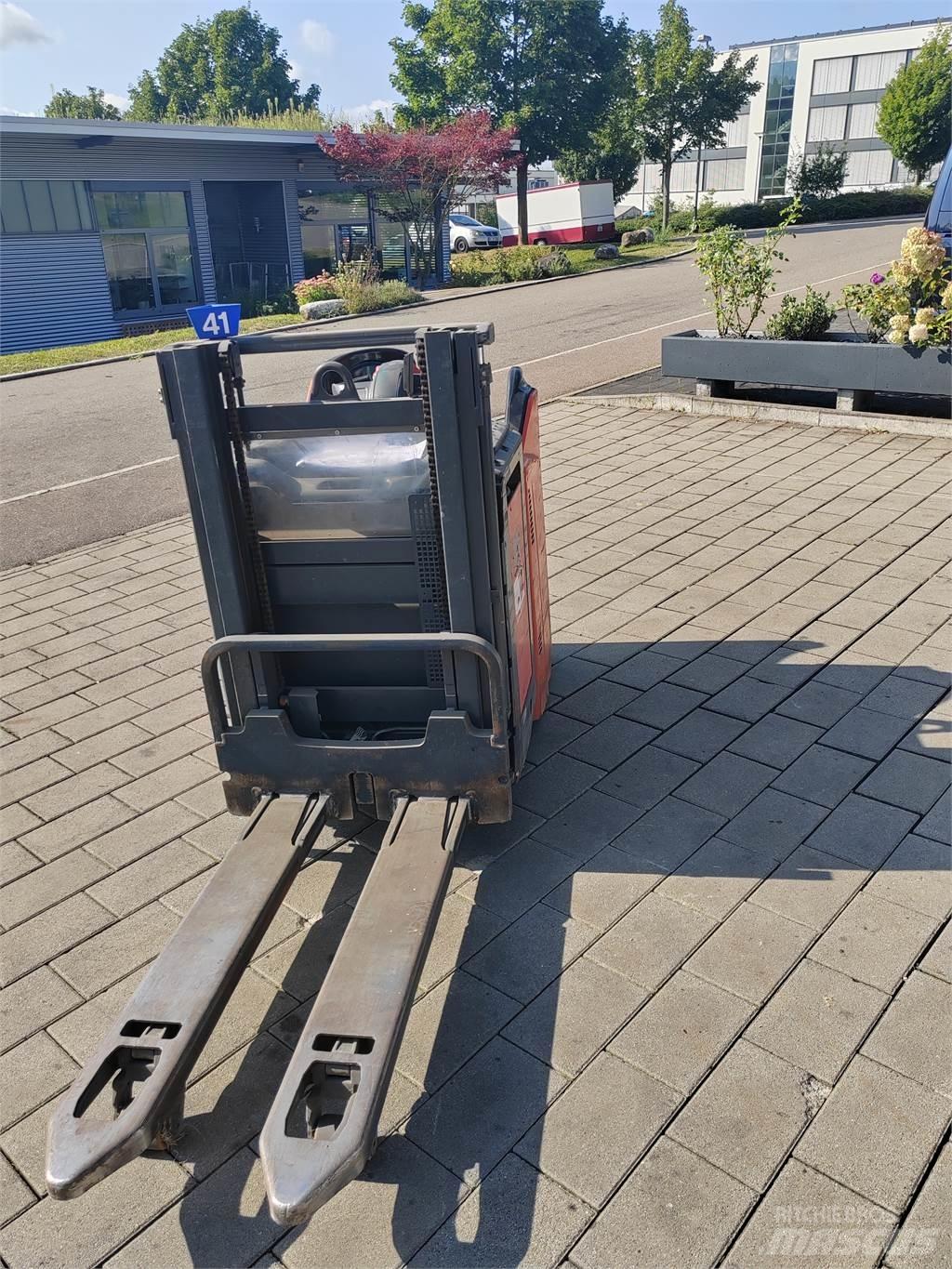 Linde L12 LHP SP Pedestrian stacker