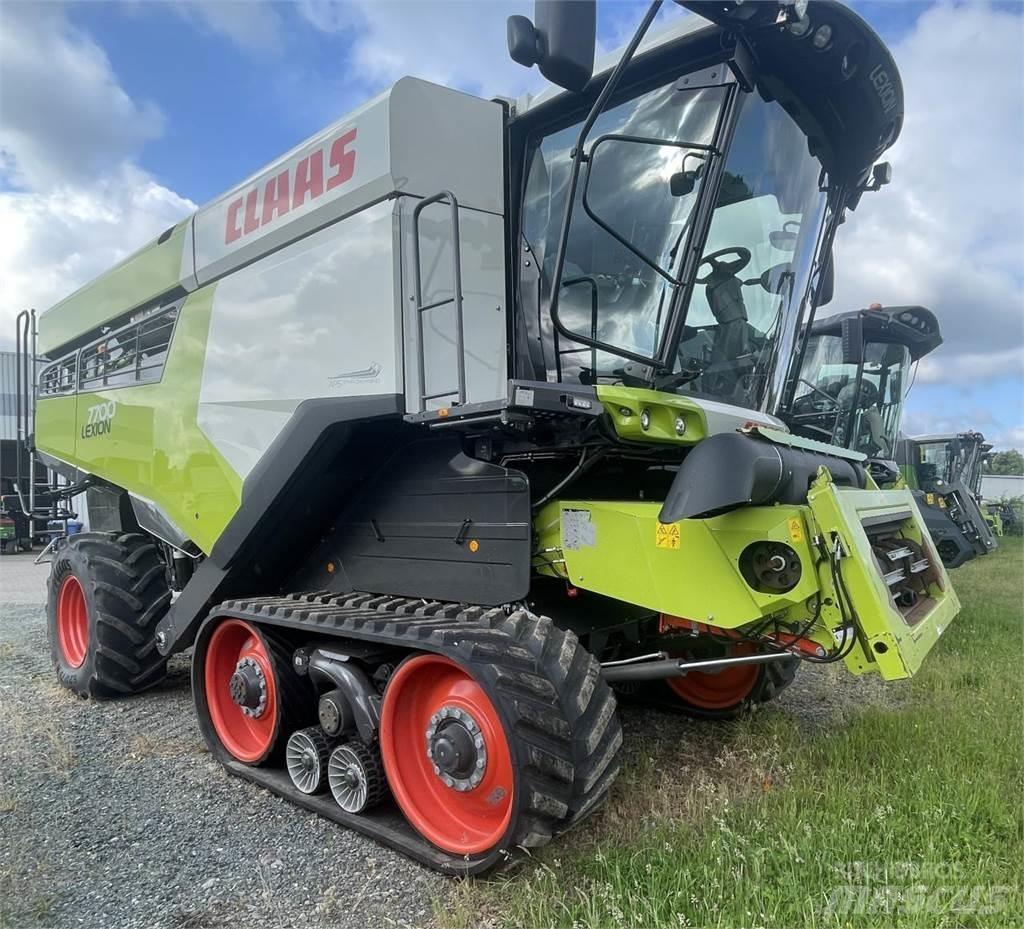 CLAAS 7700 TT Combine Harvesters