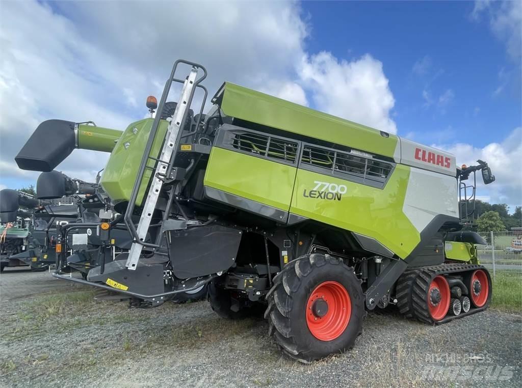 CLAAS 7700 TT Combine Harvesters