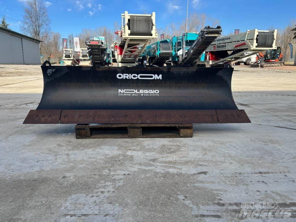 CAT A424-0451 Snow Blades And Plows