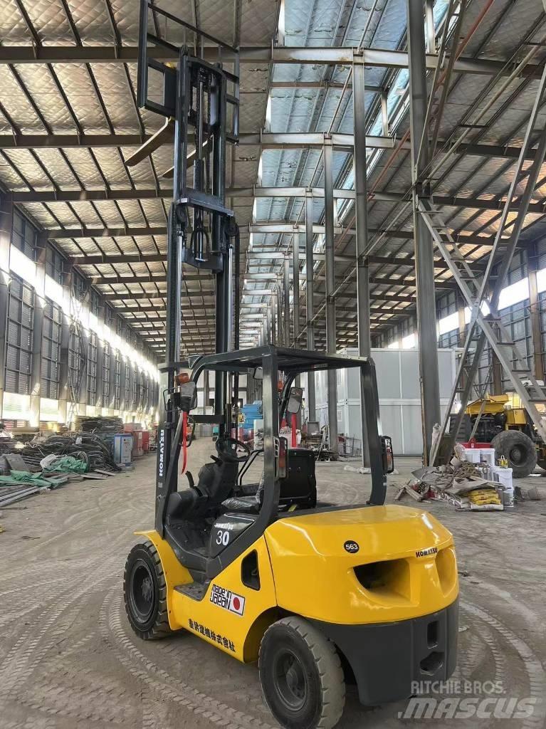 Komatsu FD 30 T-17 Diesel Forklifts