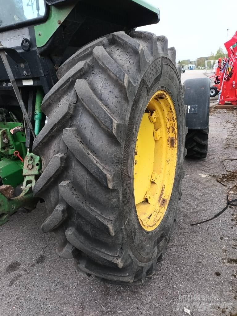 John Deere 3350 Tractors